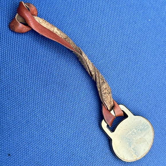 D&B Dooney & Bourke Brass bag fob - Picture 4 of 6